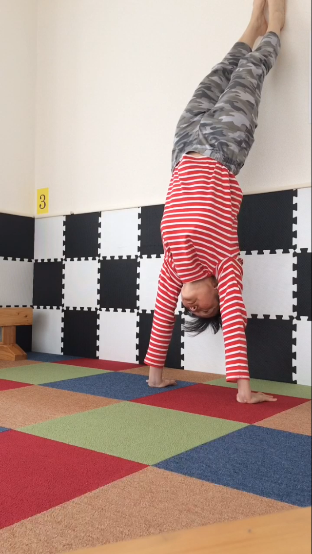 逆立ちやってみせて 七田式上尾教室