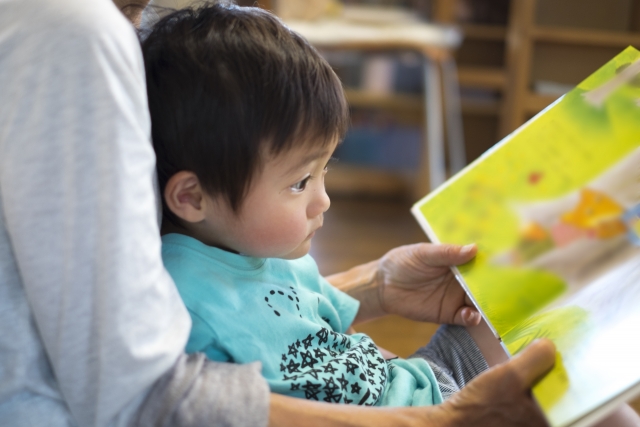 子どもの脳を刺激する読み聞かせのすばらしさとは？