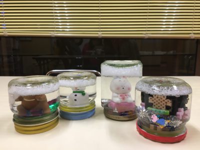 小学部の実験で「スノードーム」をつくりました！